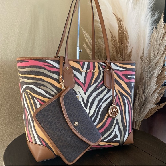 New Michael Kors zebra large Eva shoulder tote bag - Picture 5 of 15